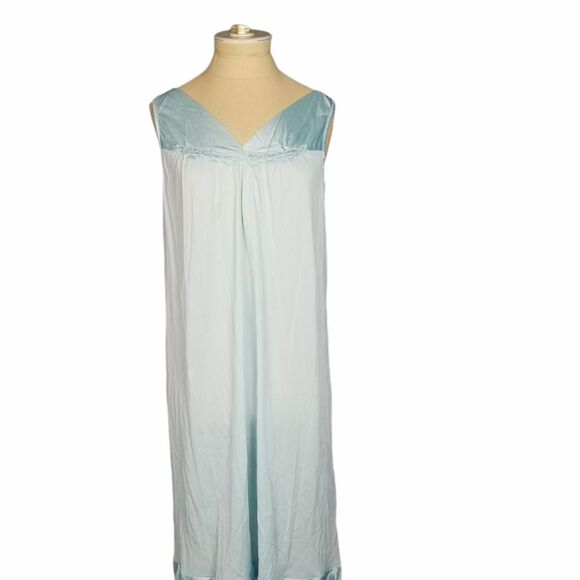 Vanity Fair Blue Sleeveless Nylon Gown size Medium - Picture 1 of 3